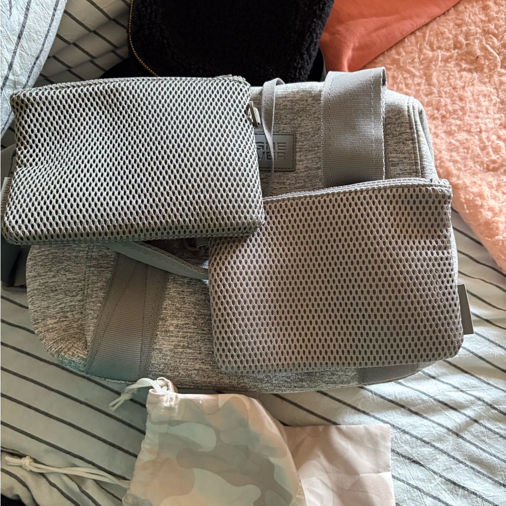 Dagne Dover Light Gray Crossbody Bag - Picture 3 of 4